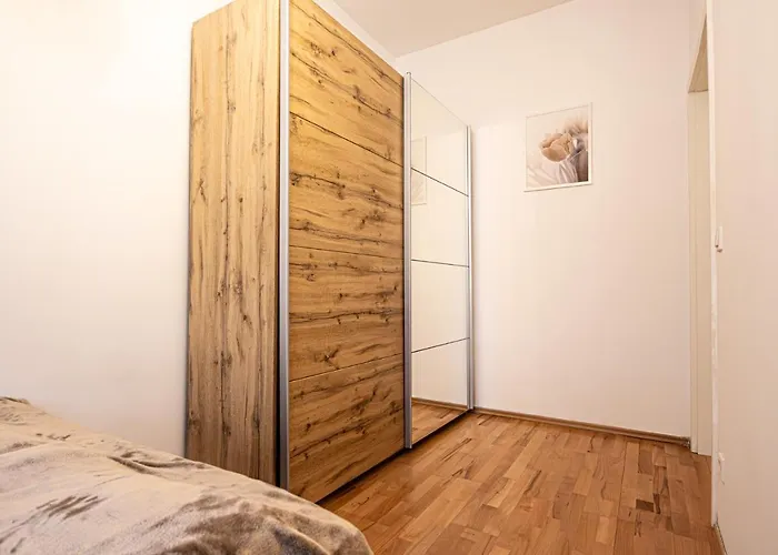 Like 2br Near Penzing *